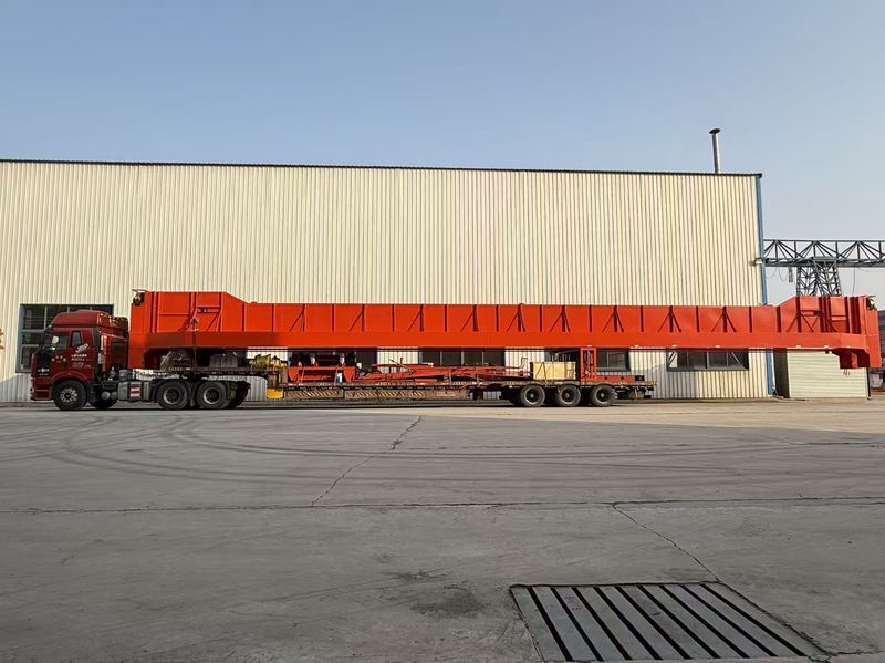 通用橋式起重機 QD10t-28m 制作完成  裝車發(fā)出